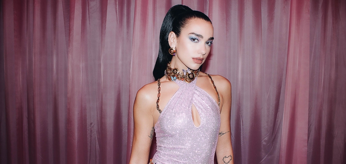 Dua Lipa показує свою внутрішню барбі в новому музичному кліпі 
