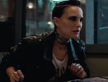 Натали Портман в новом музыкальном видео «Wrapped Up» к фильму «Vox Lux»