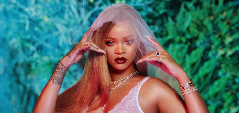 Сексуальность и женственность: Рианна в рекламной кампании белья Savage x Fenty