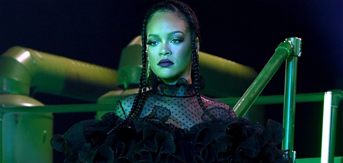 Рианна жарко анонсировала долгожданный показ SAVAGE X FENTY