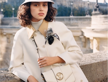 Посвящено старейшему мосту Парижа: Louis Vuitton представляют новую модель сумки с архивным лого