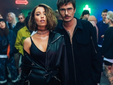 Драйвовый кач в новом видео группы «Время и Стекло»