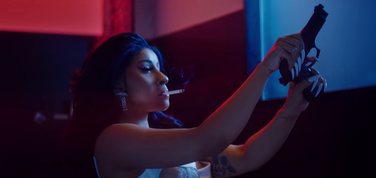 Cardi B после реальных обвинений в преступлении жестоко убивает всех в клипе Press