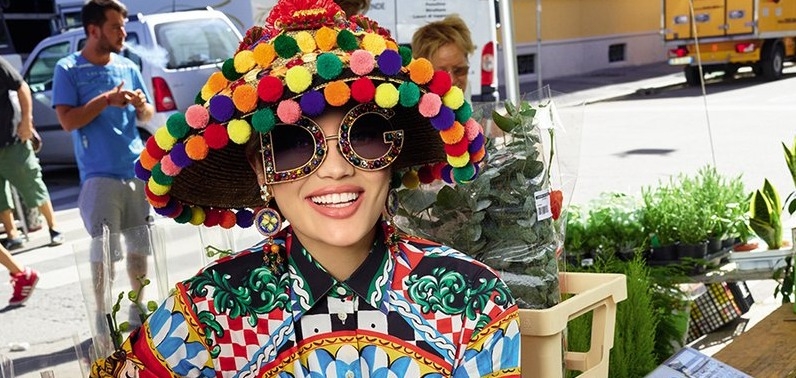 Рыночные отношения: Dolce&Gabbana представили коллекцию аксессуаров среди прилавков с продуктами