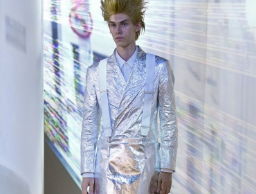 Металлический преступник: Новая футуристичная коллекция COMME des GARÇONS