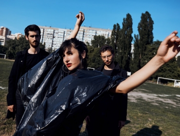 Группа yeyo представила новое видео "Wake Up"