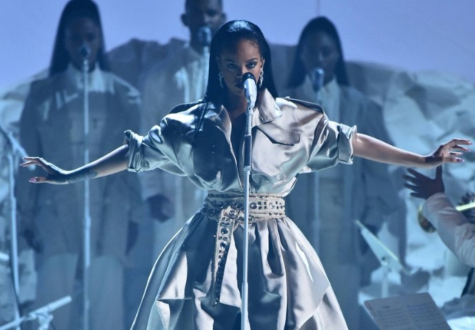 Образы Рианны на MTV Video Music Awards 2016