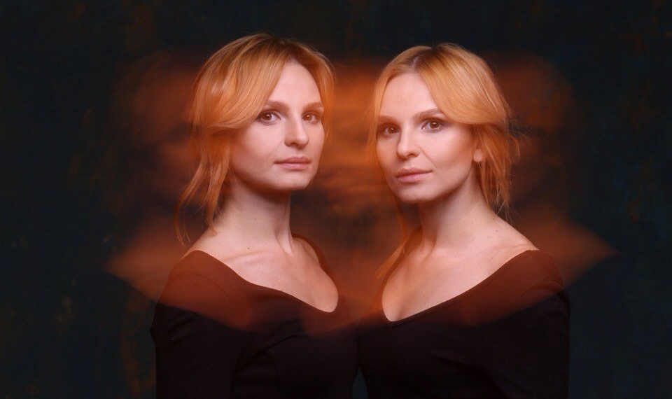 Сестры Анна-Мария выпустили первый лонг-плей под многозначным названием «РАЗНЫЕ».