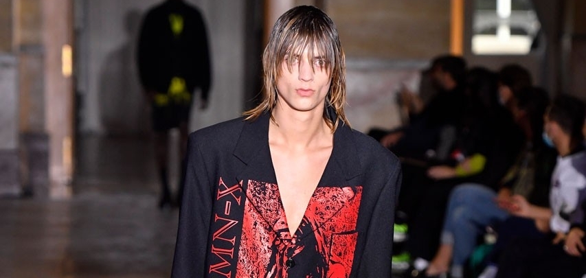 Коллекция Raf Simons SS22 переосмысливает гендерные силуэты