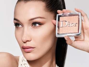 Белла Хадид демонстрирует «Пудру без пудры» для женщин и мужчин от Dior Beauty