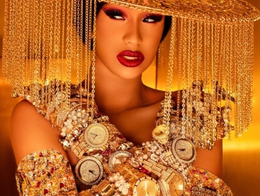 Cardi B стала экспонатам музея в новом откровенном видео Money