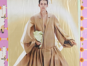 Loewe вместо показа разослали инфлюенсерам огромные плакаты. Выглядит очень круто
