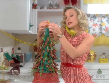 Sia презентовала ретро-видео "Santa’s Coming For Us"