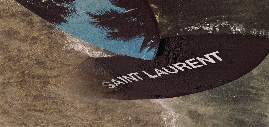 Наслаждайтесь последними солнечными днями с новой капсулой SAINT LAURENT