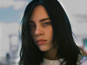 В шкафу у звезды: Billie Eilish эксклюзивно продемонстрировала свой яркий и смелый гардероб