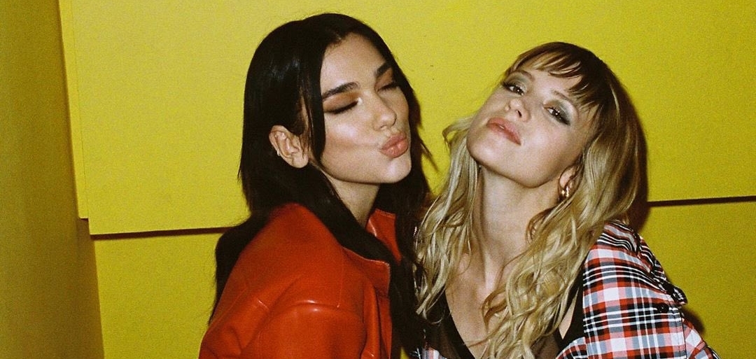 Dua Lipa и её подруга Angèle гуляют по ночному Лондону в очень красивом клипе Fever
