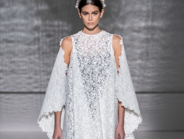 Страстное кружево и провокационный латекс на показе весенней коллекции Givenchy 2019