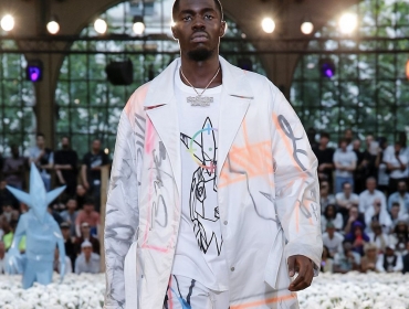 Джиджи Хадид, граффити Futura и поле цветов: Показ Off-White ™ на Неделе моды в Париже