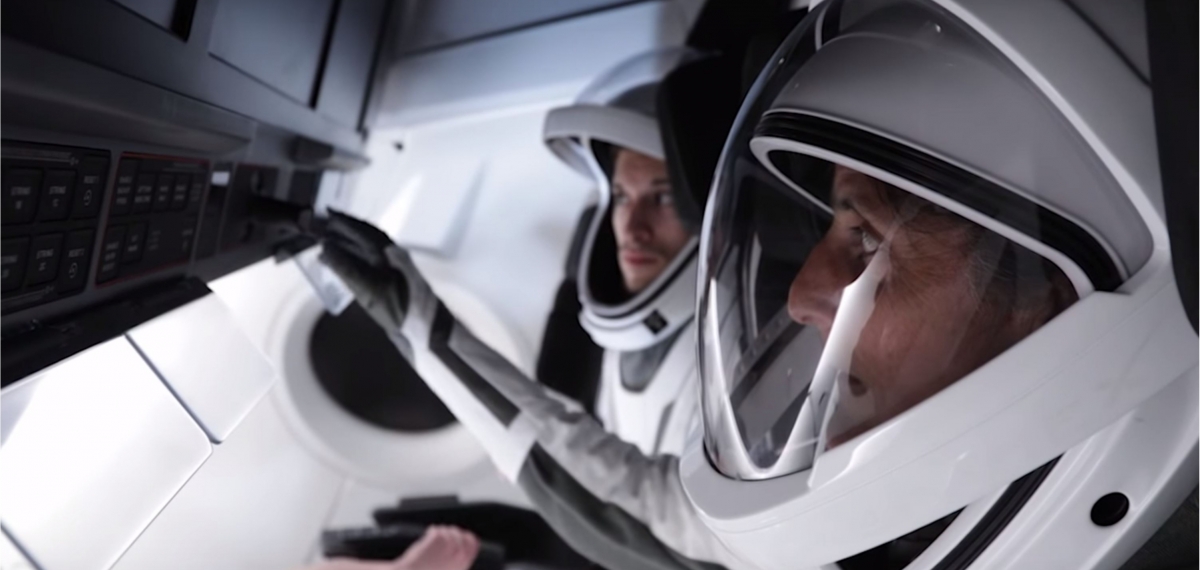 Посмотрите, насколько крутые скафандры у экипажа Crew Dragon от SpaceX