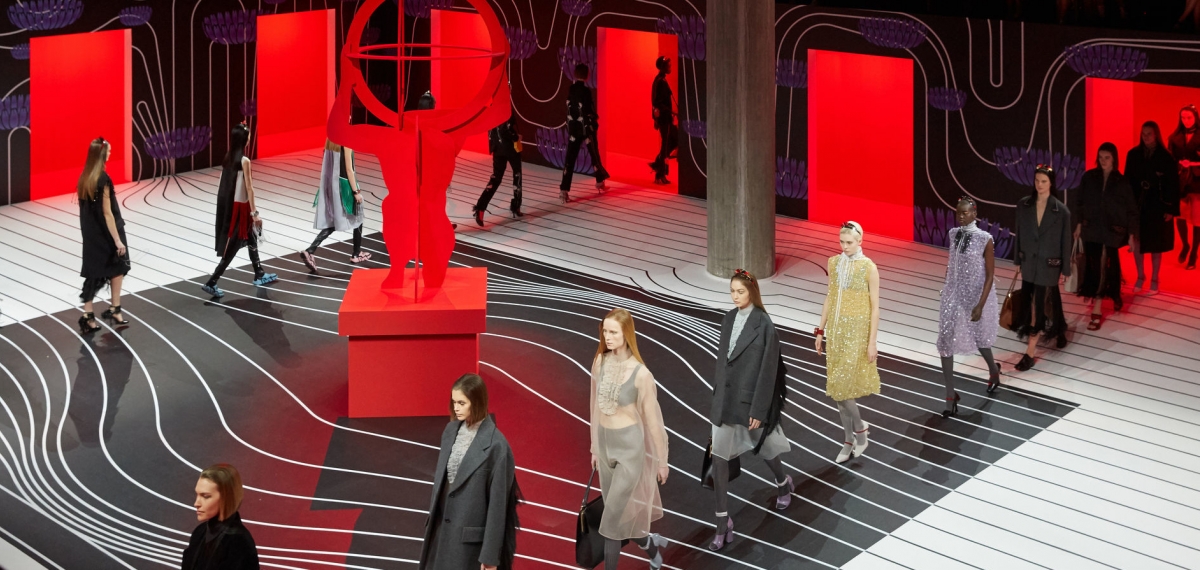 Многофункциональный гардероб современной женщины на показе Prada FW20