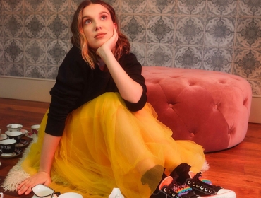 Кеды, которые сделают вас счастливее: Милли Бобби Браун и Converse представляют яркую и сладкую коллаборацию
