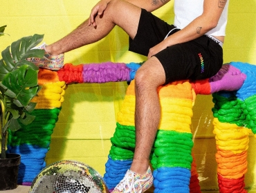Vans придает своим классическим силуэтам радужные оттенки в месяц Pride