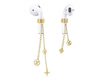 Объект желания: Эксклюзивные серьги Louis Vuitton на наушники Airpods
