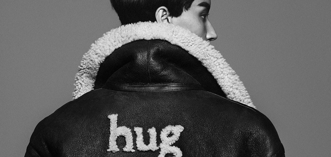 Куртка «Обними меня» и другие забавные вещи в коллаборации Moschino x Palace