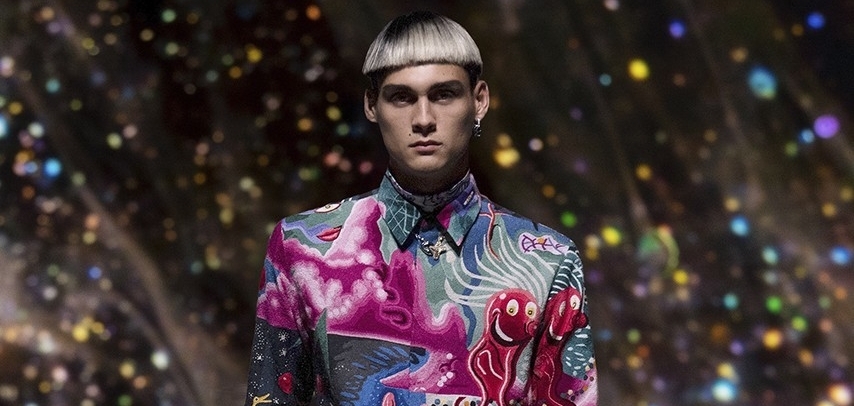Ким Джонс создает красочную магию с художником Кенни Шарфом для Dior Men Fall 2021