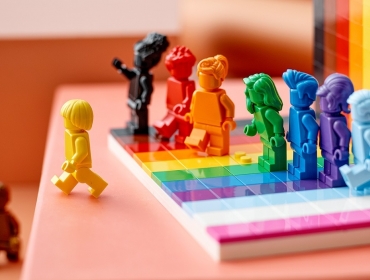 LEGO представили радужный набор, посвященный Pride 2021