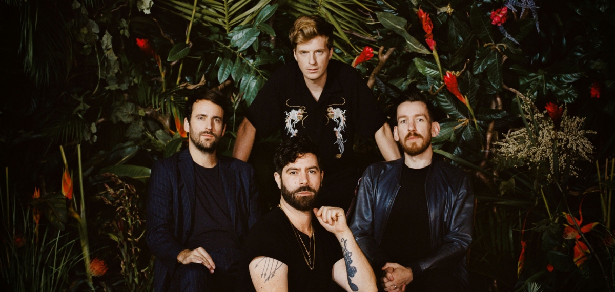 Непонятный, но очень крутой: Foals представили первый за 4 года клип